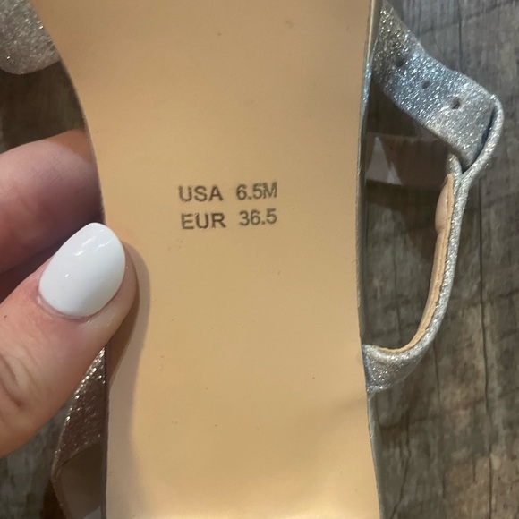 women’s silver heels - Picture 5 of 5